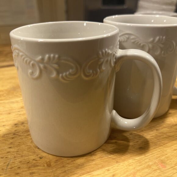 5-Piece Pfaltzgraff Charlotte Meridian Embossed White 4 Mugs + Creamer EXCELLENT - Picture 6 of 9